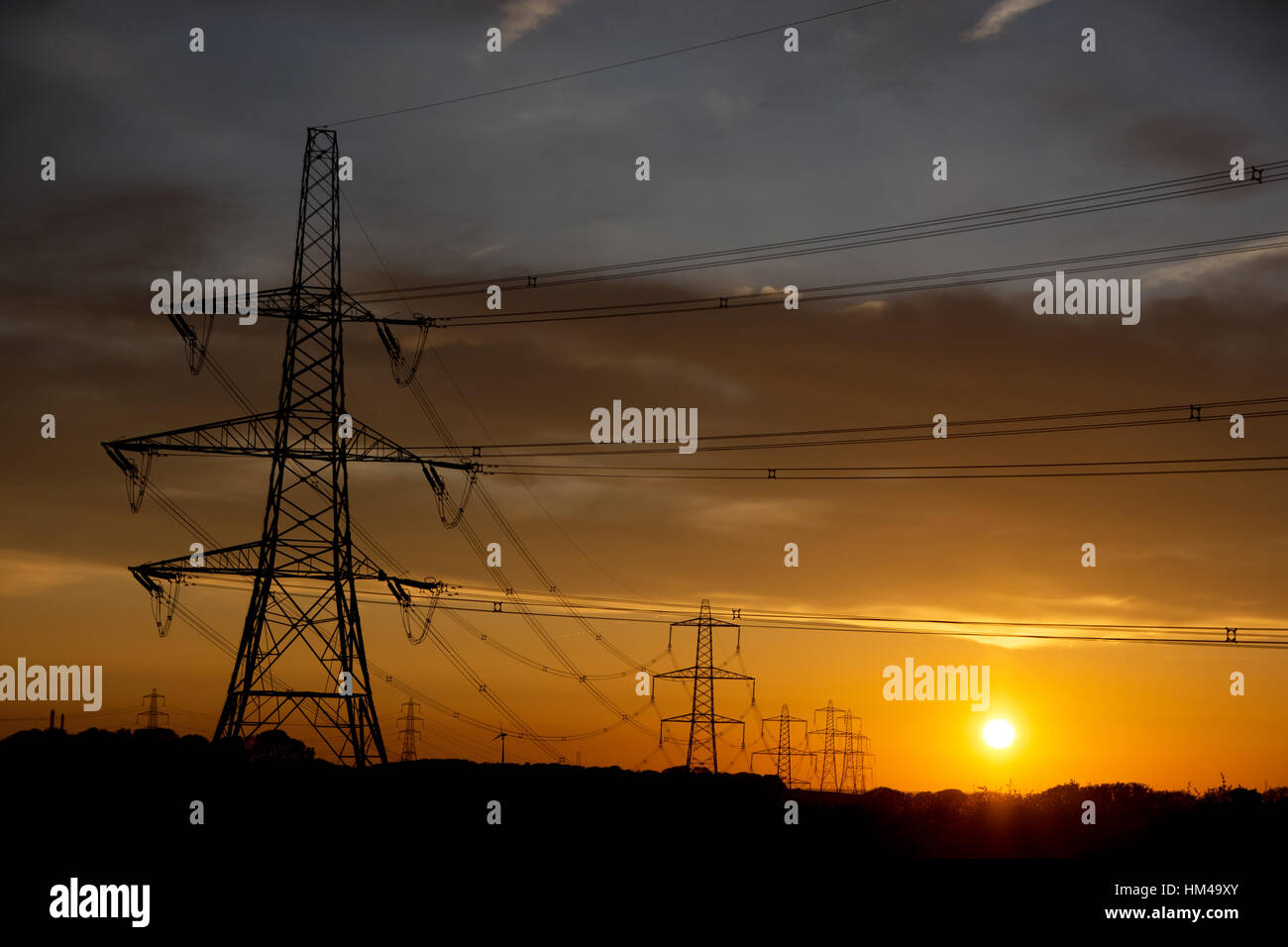 National grid power lines hi-res stock photography and images - Alamy