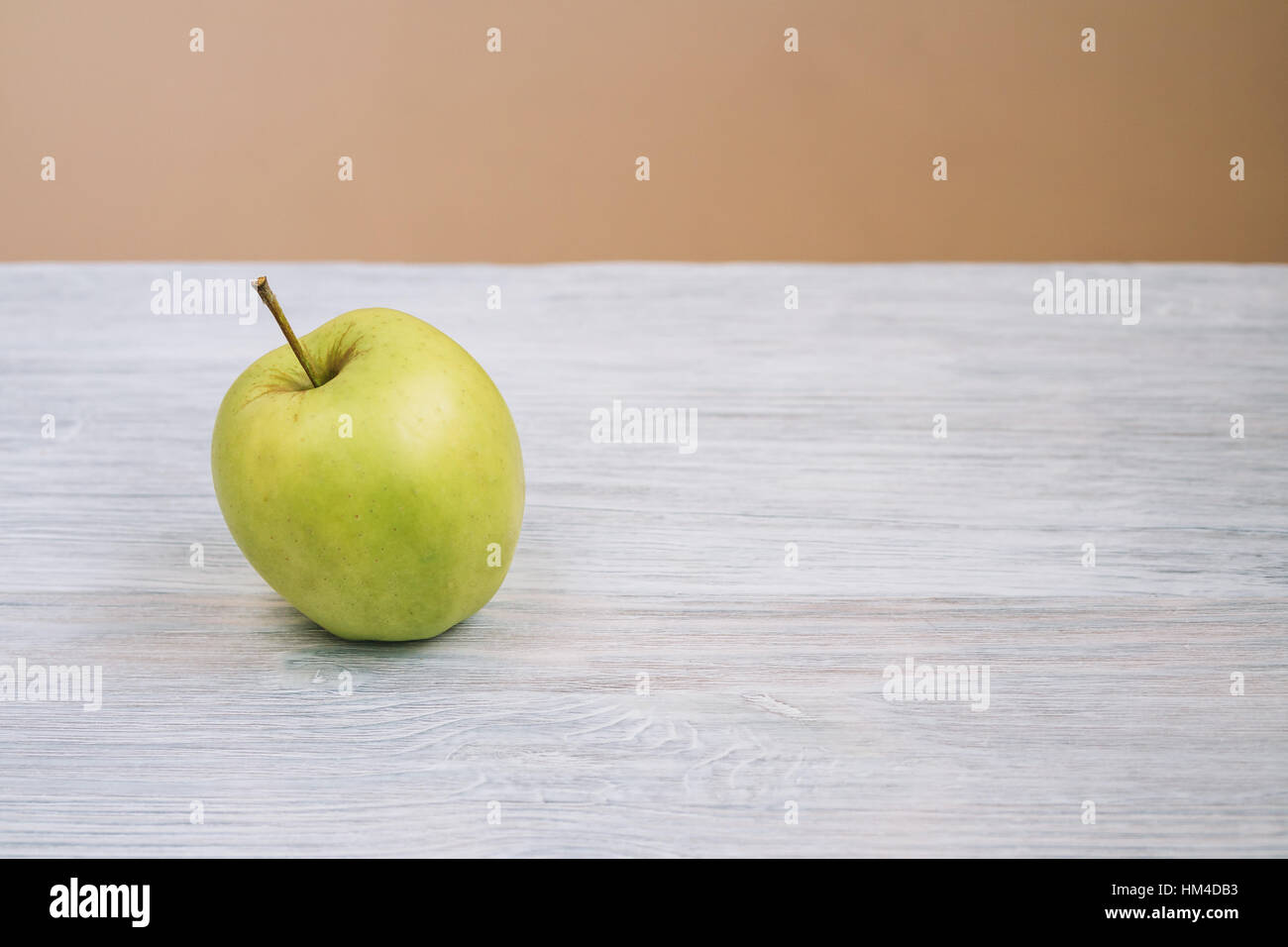 Table Without Apple Empty apple hi-res stock photography and images - Alamy