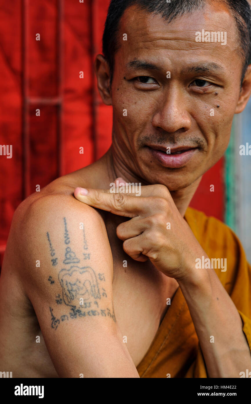 thai monk shows off his sak yan tattoo HM4E22