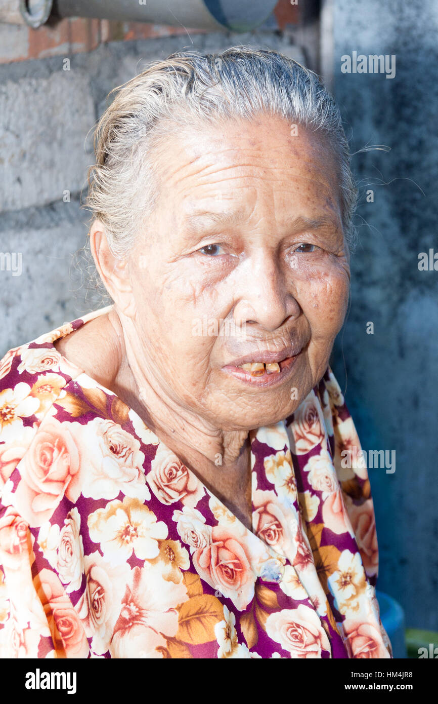 Elderly woman indonesia hi-res stock photography and images - Alamy