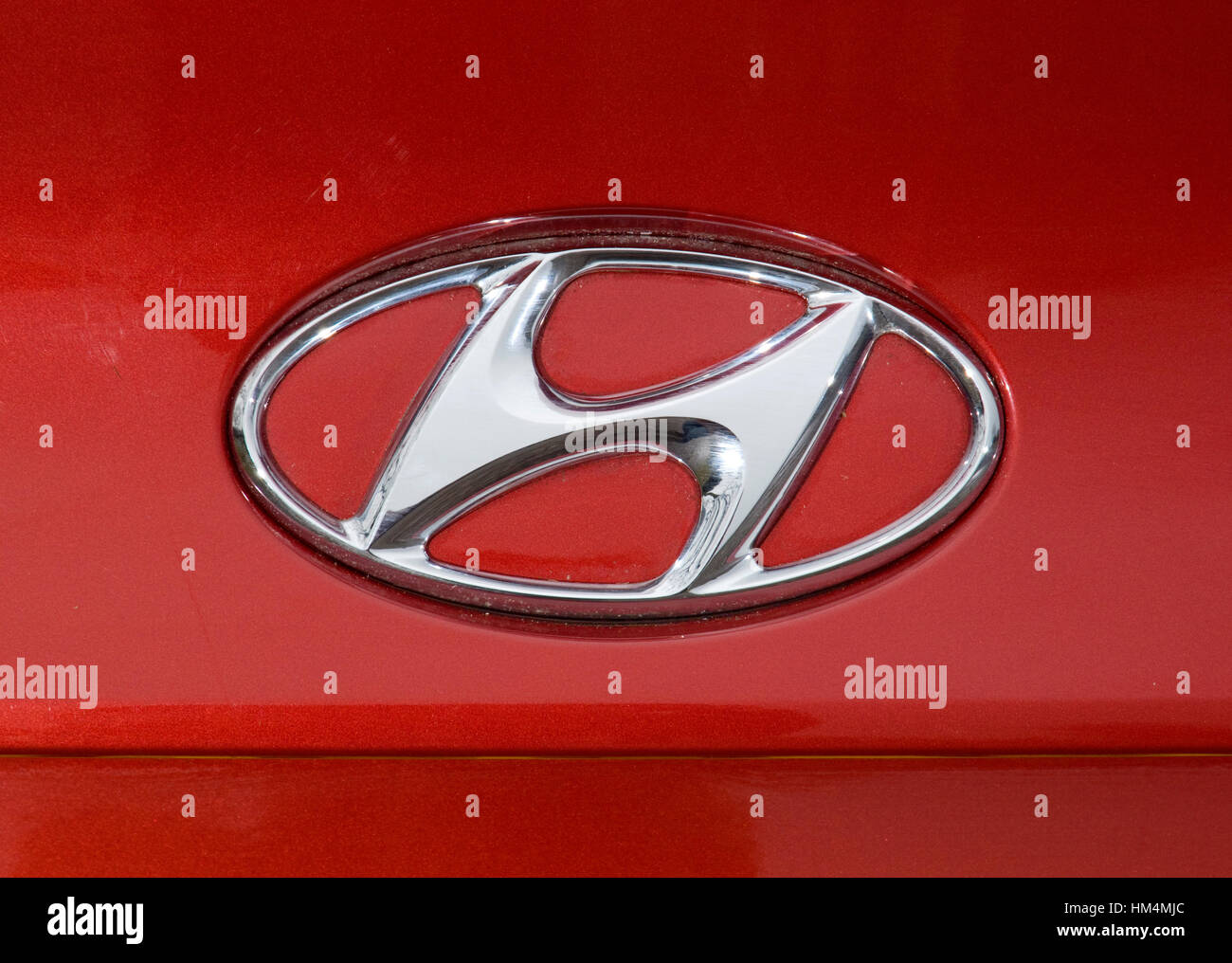 Hyundai logo hi-res stock photography and images - Alamy