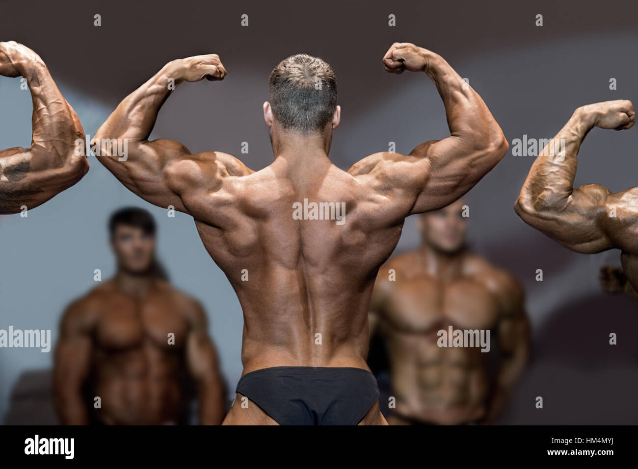 Bodybuilder flexing back and biceps Stock Photo - Alamy