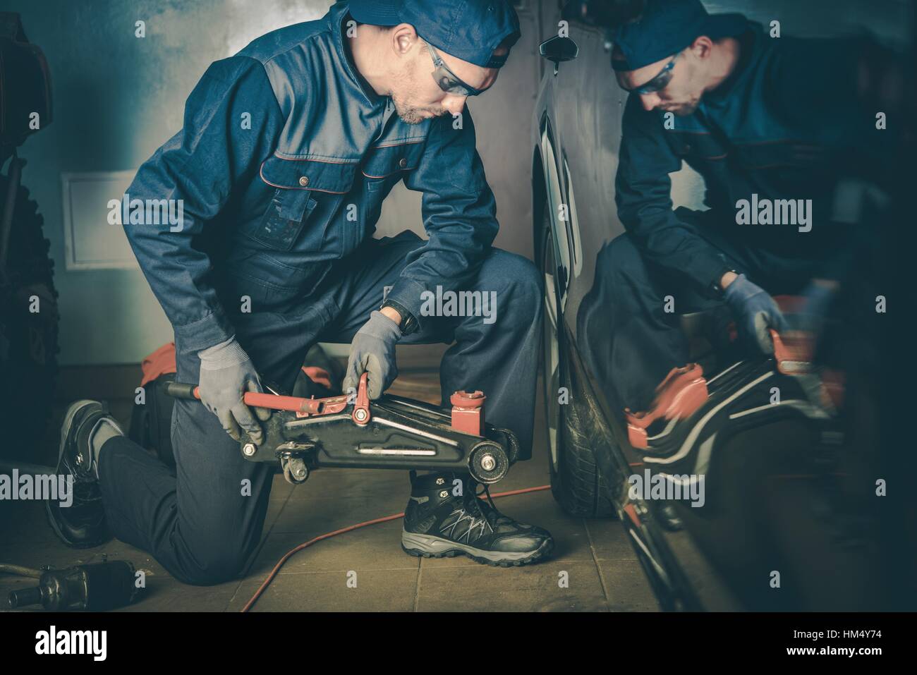 Garage car lift hi-res stock photography and images - Alamy