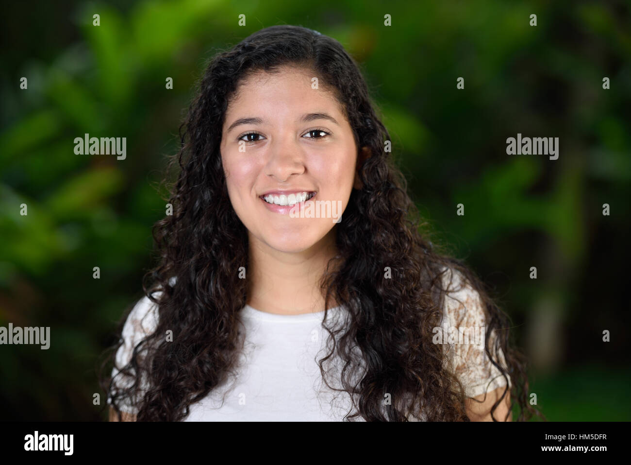 teen girl with curly hair smiling Stock Photo - Alamy