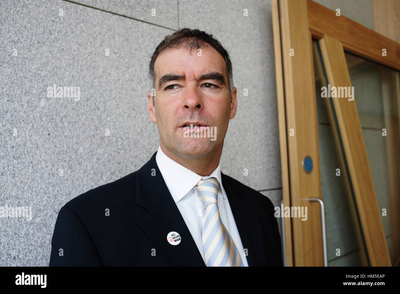 2006. Tommy Sheridan,MSP, at the Scottish Parliament in Edinburgh, Scotland. © Gerry McCann. Stock Photo