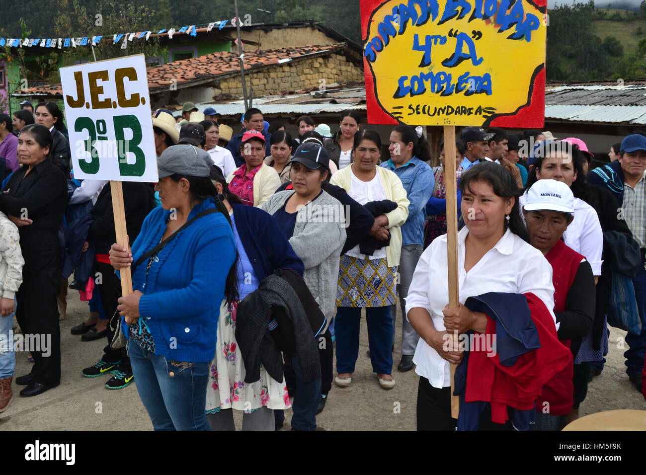 School uniform children peru hi-res stock photography and images - Alamy