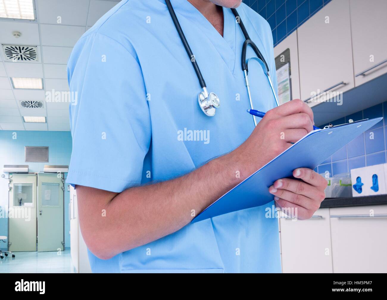 Smart medical doctor writing hi-res stock photography and images - Alamy