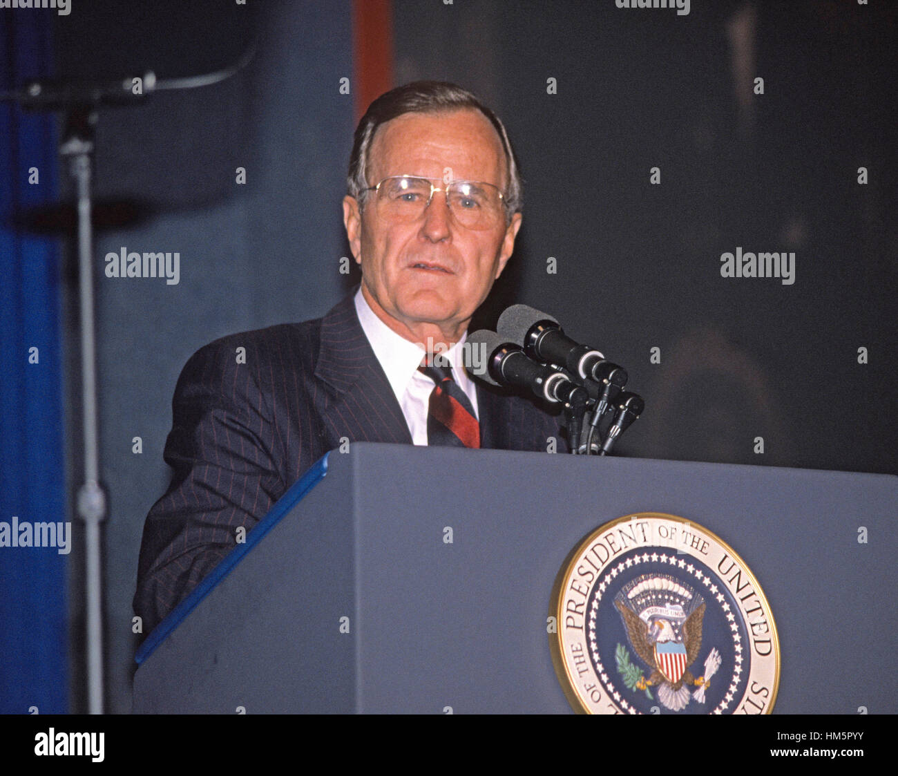 United States President George H.W. Bush makes remarks at the AFL-CIO convention in Washington, D.C. on November 15, 1989. Stock Photo