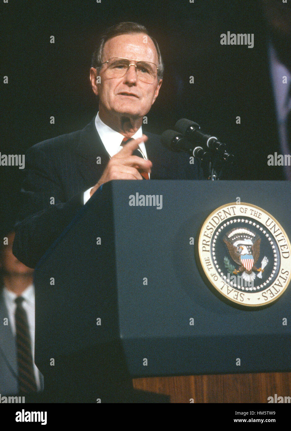 United States President George H.W. Bush makes remarks at the AFL-CIO convention in Washington, D.C. on November 15, 1989. Stock Photo
