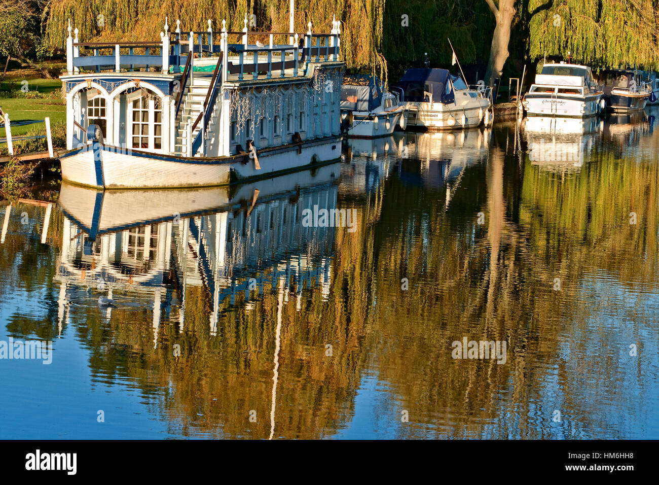 UK Oxfordshire Boats At Streatley Stock Photo Alamy