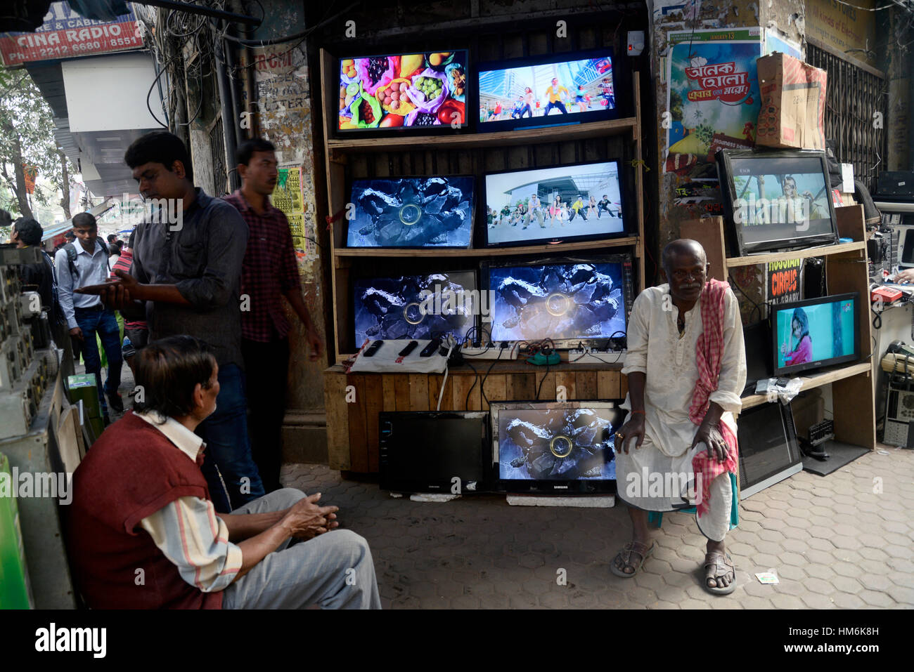 Kolkata, India. 31st Jan, 2017. A TV shop in footpath waits for