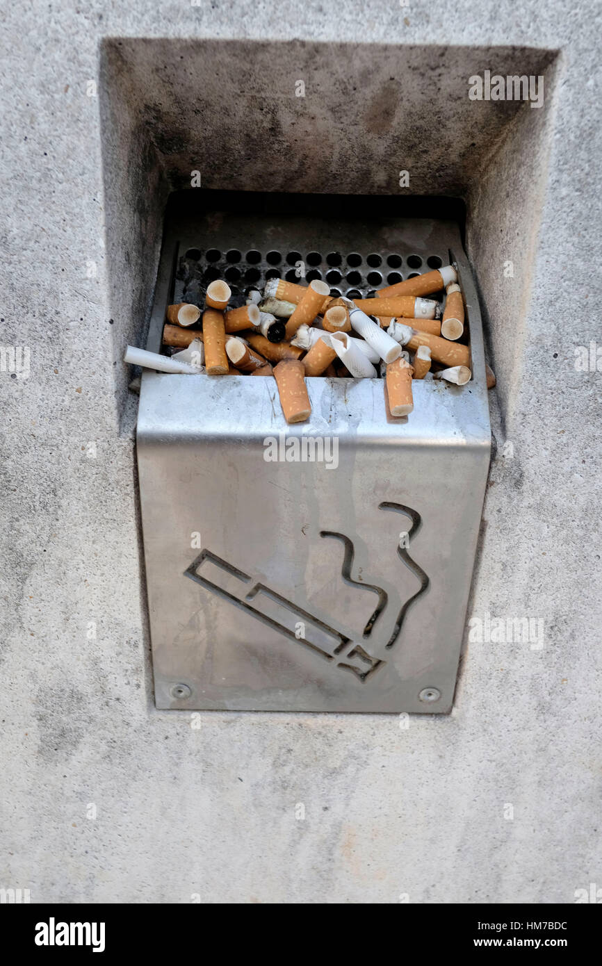 Dirty ashtray hi-res stock photography and images