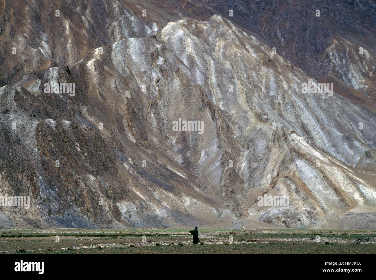Highland mountains with pink and gray stratification, north-east of Lhasa, Himalayas, Tibet, China. Stock Photo