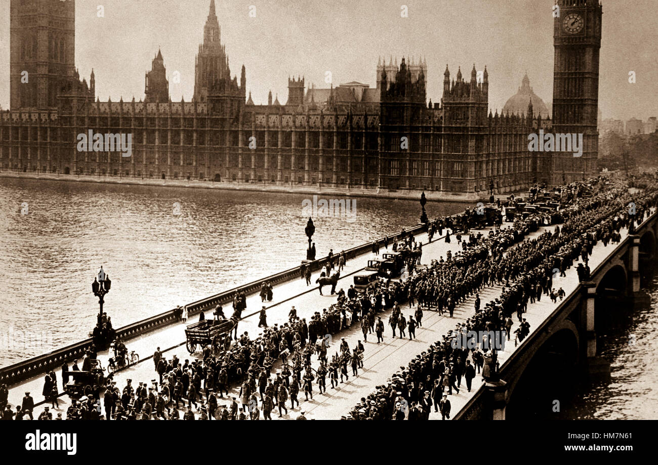 American troops on way to the front march thru London amid the plaudits ...