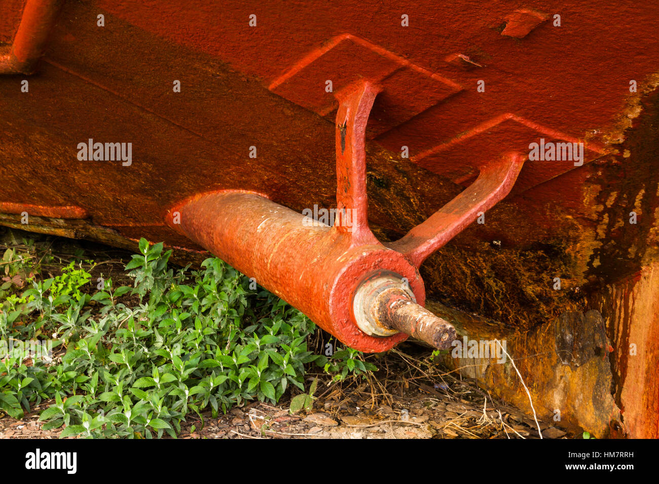Vintage iron boat propeller shaft, red paint Stock Photo Alamy