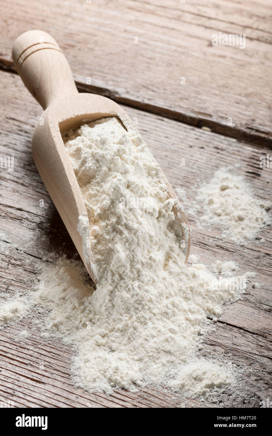 Metal Scoop With Flour Stock Photo - Download Image Now - Flour, Serving  Scoop, Cut Out - iStock