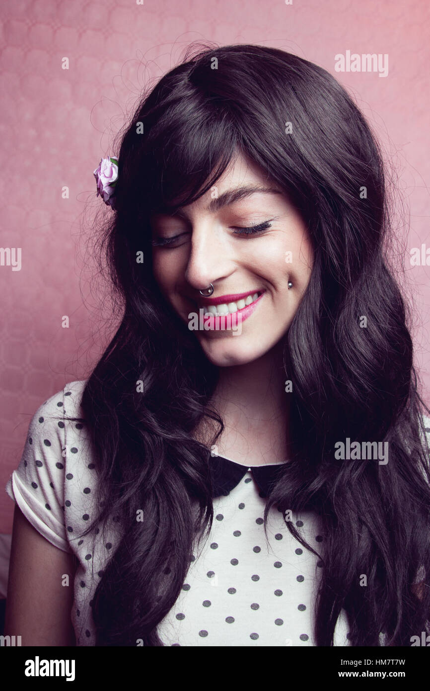 Portrait of a pretty young woman with pink background Stock Photo - Alamy