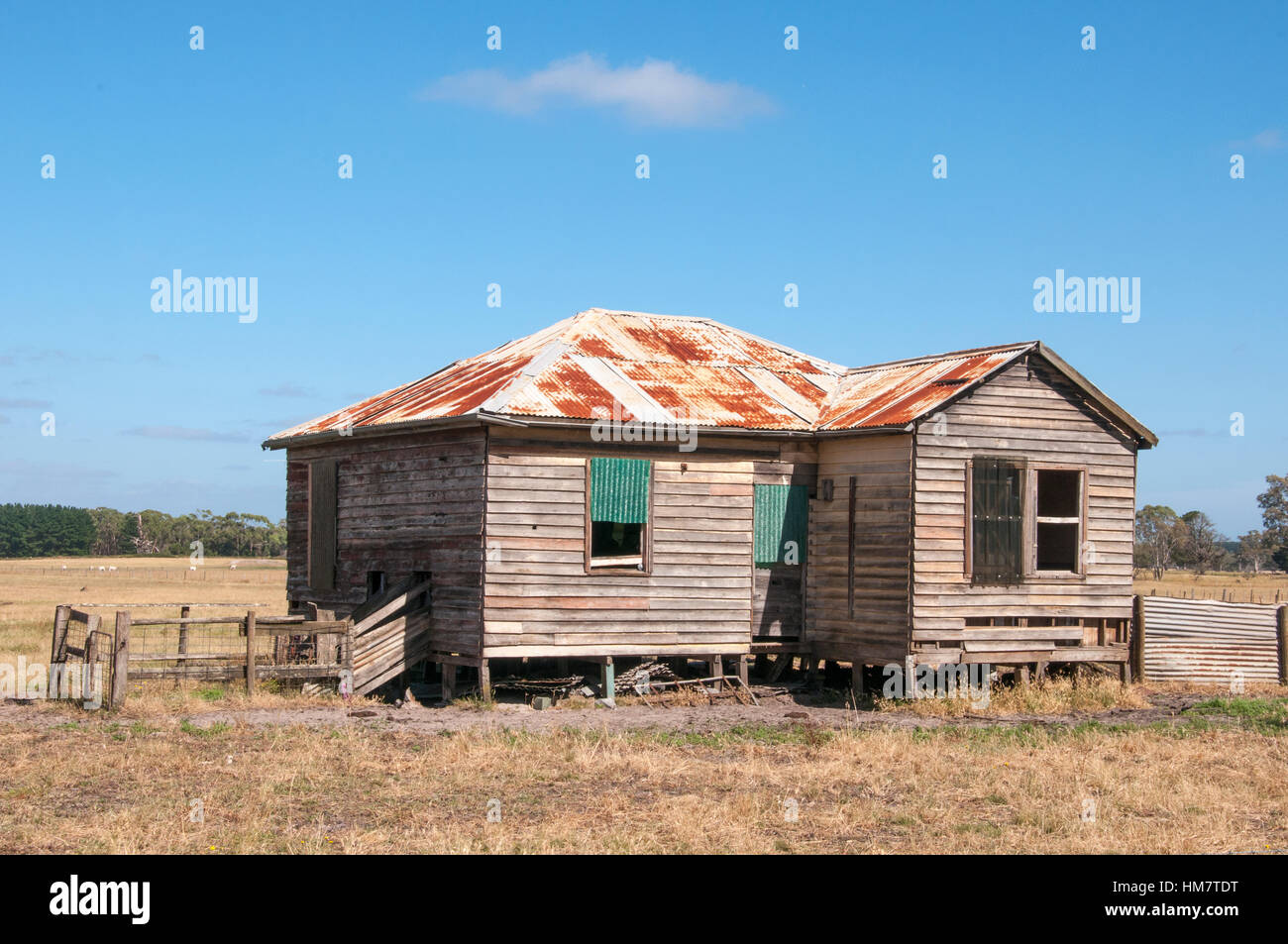 Abandoned farmhouse outside Casterton, western Victoria, Australia Stock Photo