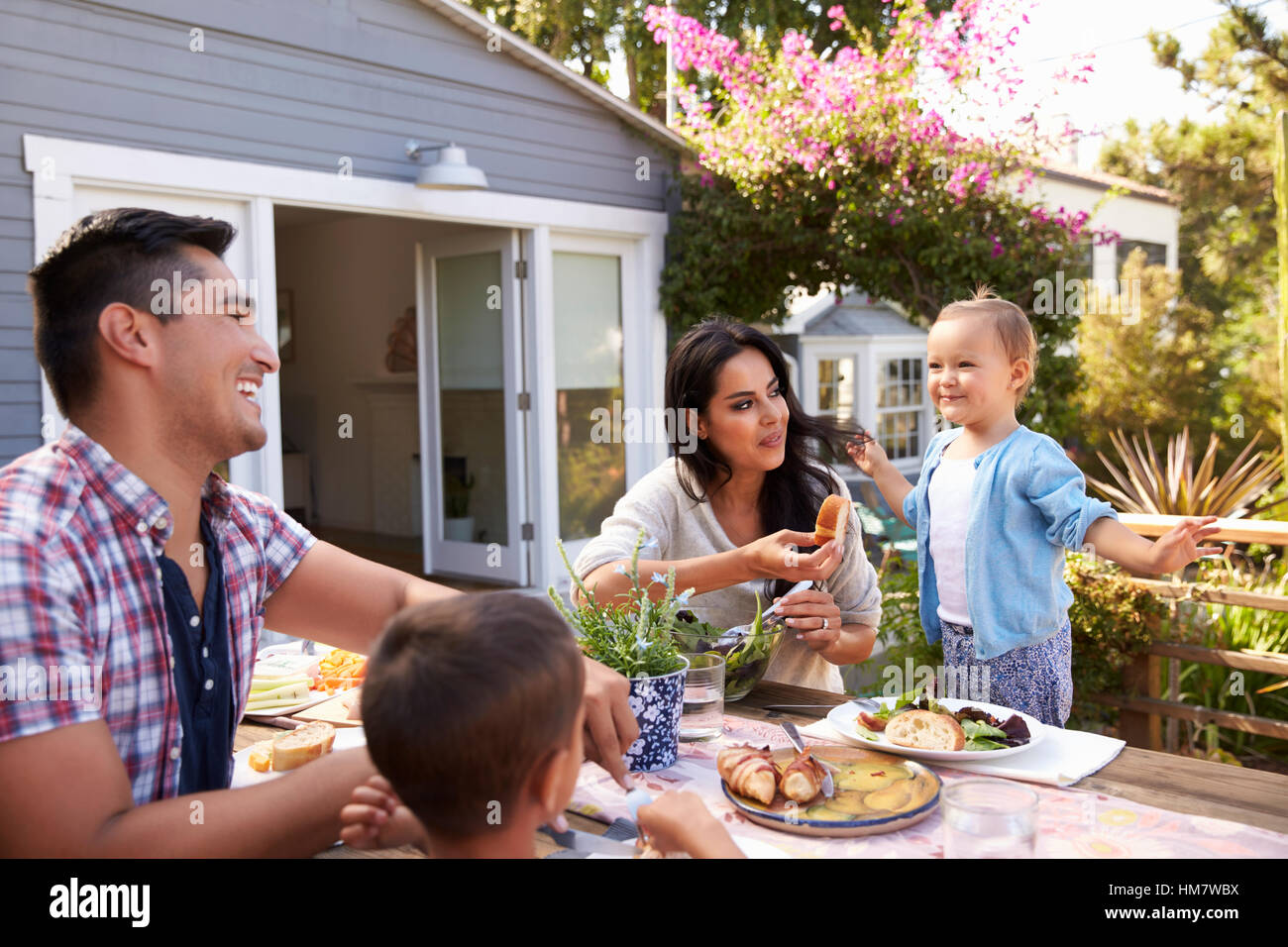 Family meal home table america hi-res stock photography and images - Alamy