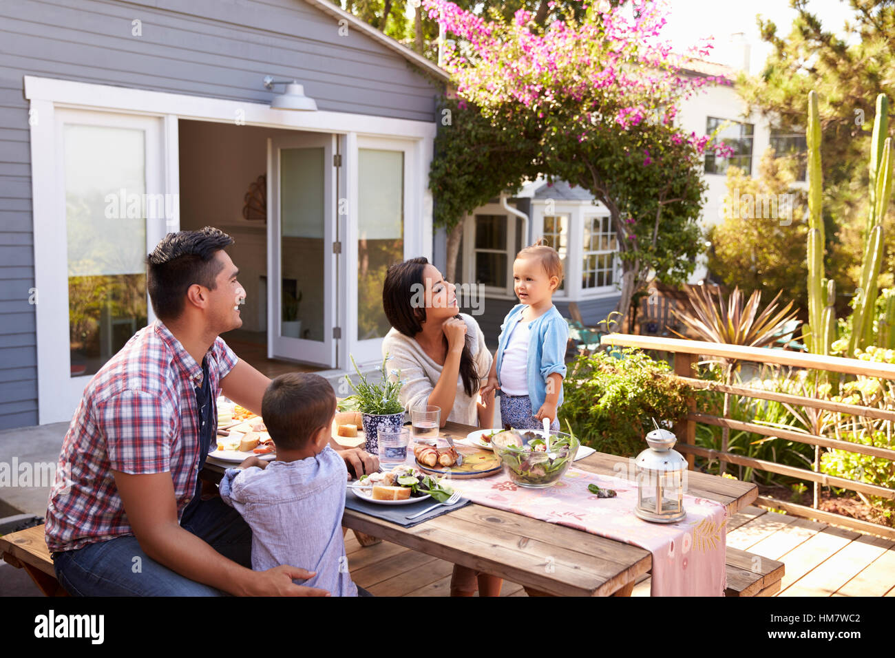 Family meal home table america hi-res stock photography and images - Alamy