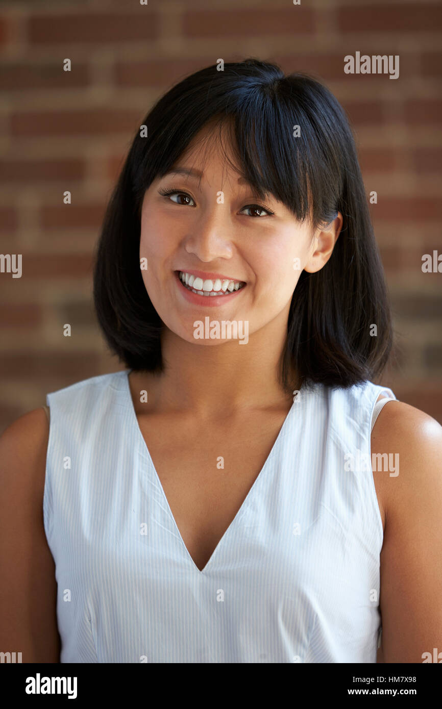 Woman smiling exposed shoulders hi-res stock photography and images - Alamy