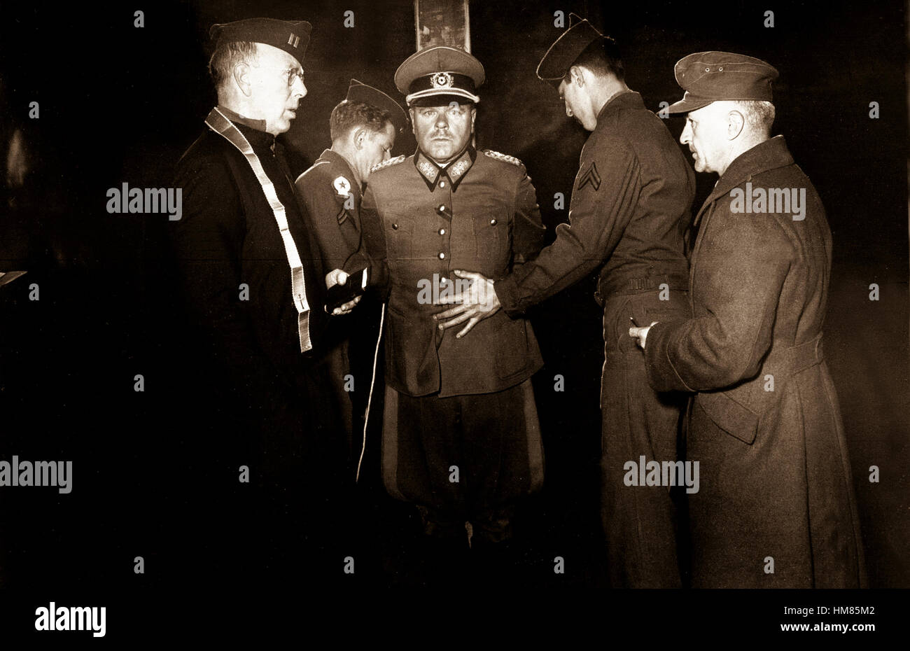German Gen. Anton Dostler is tied to a stake before his execution by a firing squad in the Aversa stockade.  The General was convicted and sentenced to death by an American military tribunal.  Aversa, Italy.  December 1, 1945.  Blomgren.  (Army) NARA FILE #:  111-SC-225295 WAR & CONFLICT BOOK #:  1298 Stock Photo
