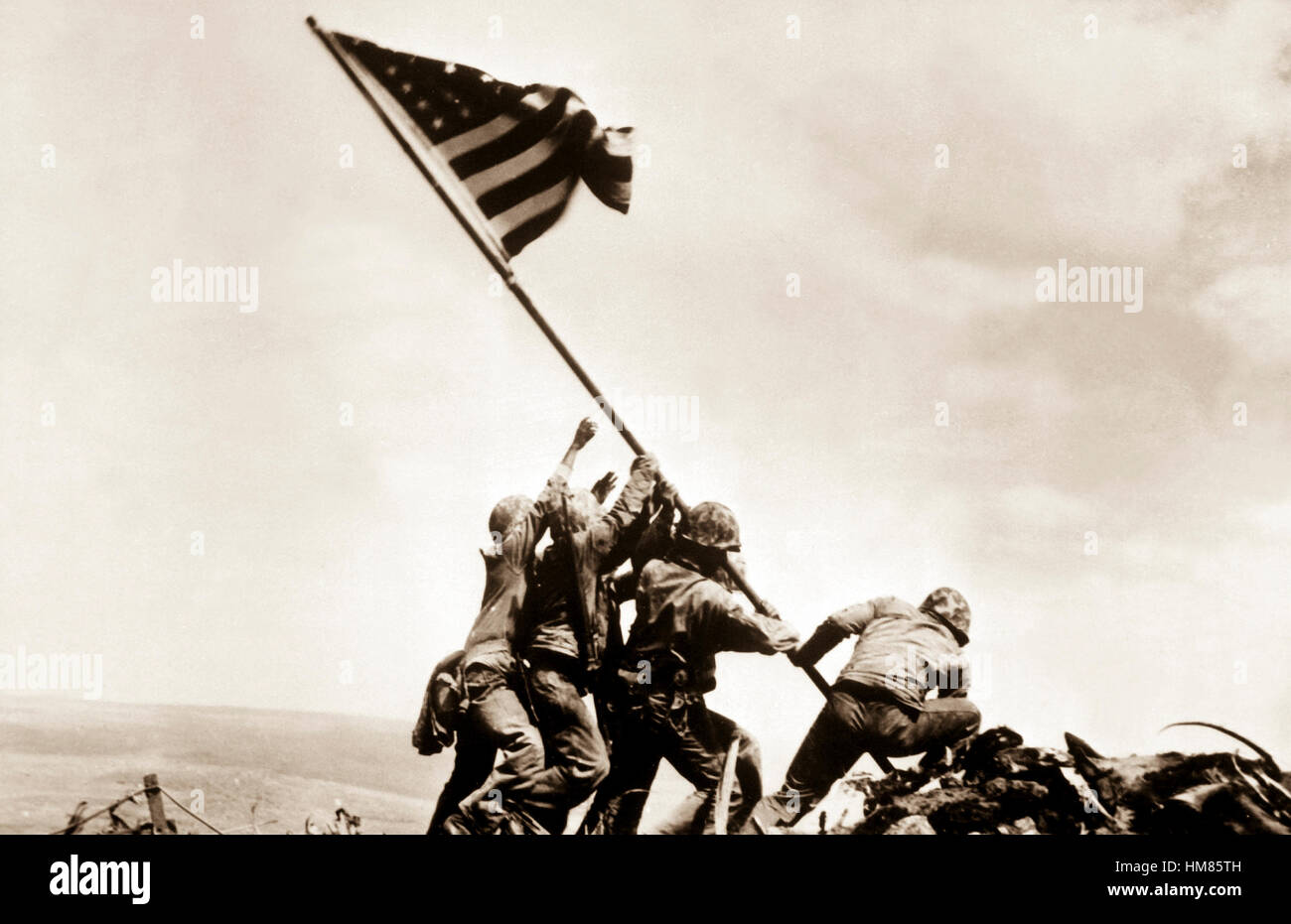 Flag raising on Iwo Jima.  February 23, 1945.  Joe Rosenthal, Associated Press.  (Navy) NARA FILE #:  080-G-413988 WAR & CONFLICT BOOK #:  1221 Stock Photo