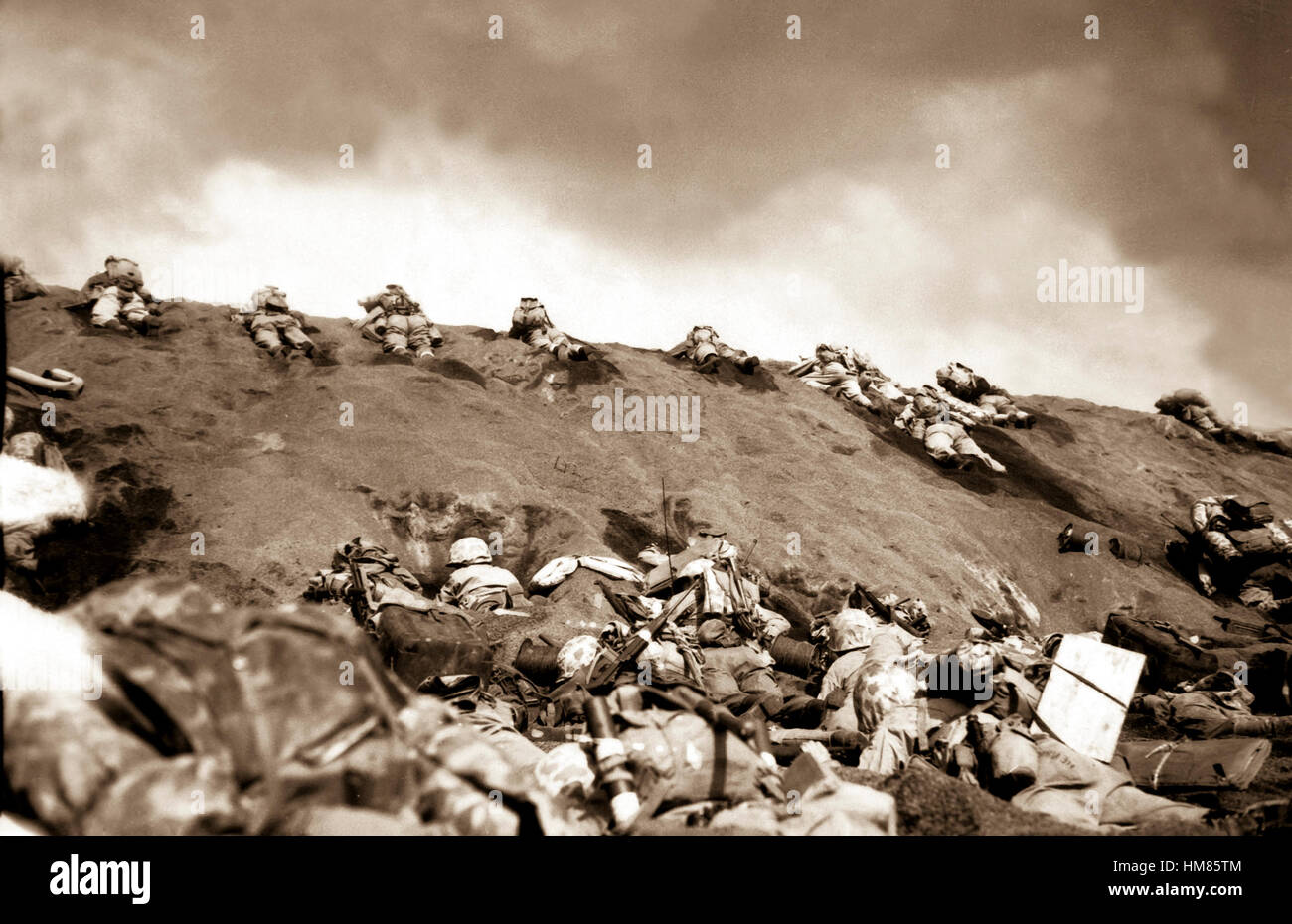 Marines of the 5th Division inch their way up a slope on Red Beach No. 1 toward Surbachi Yama as the smoke of the battle drifts about them.  Iwo Jima, February 19, 1945.  Dreyfuss.  (Marine Corps) NARA FILE #:  127-N-110249 WAR & CONFLICT BOOK #:  1217 Stock Photo