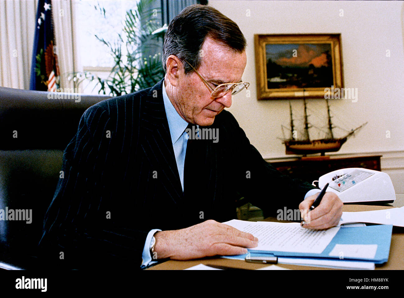 Washington, D.C. - January 24, 1992 -- United States President George H.W. Bush works on his State of the Union Address at his desk in the Oval Office in the White House in Washington, D.C. on January 24, 1992..Credit: David Valdez - White House via CNP / Stock Photo