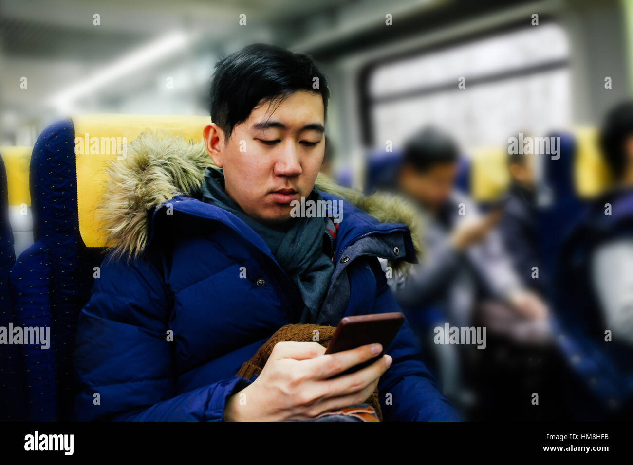 Man playing in game smartphone hi-res stock photography and images - Alamy