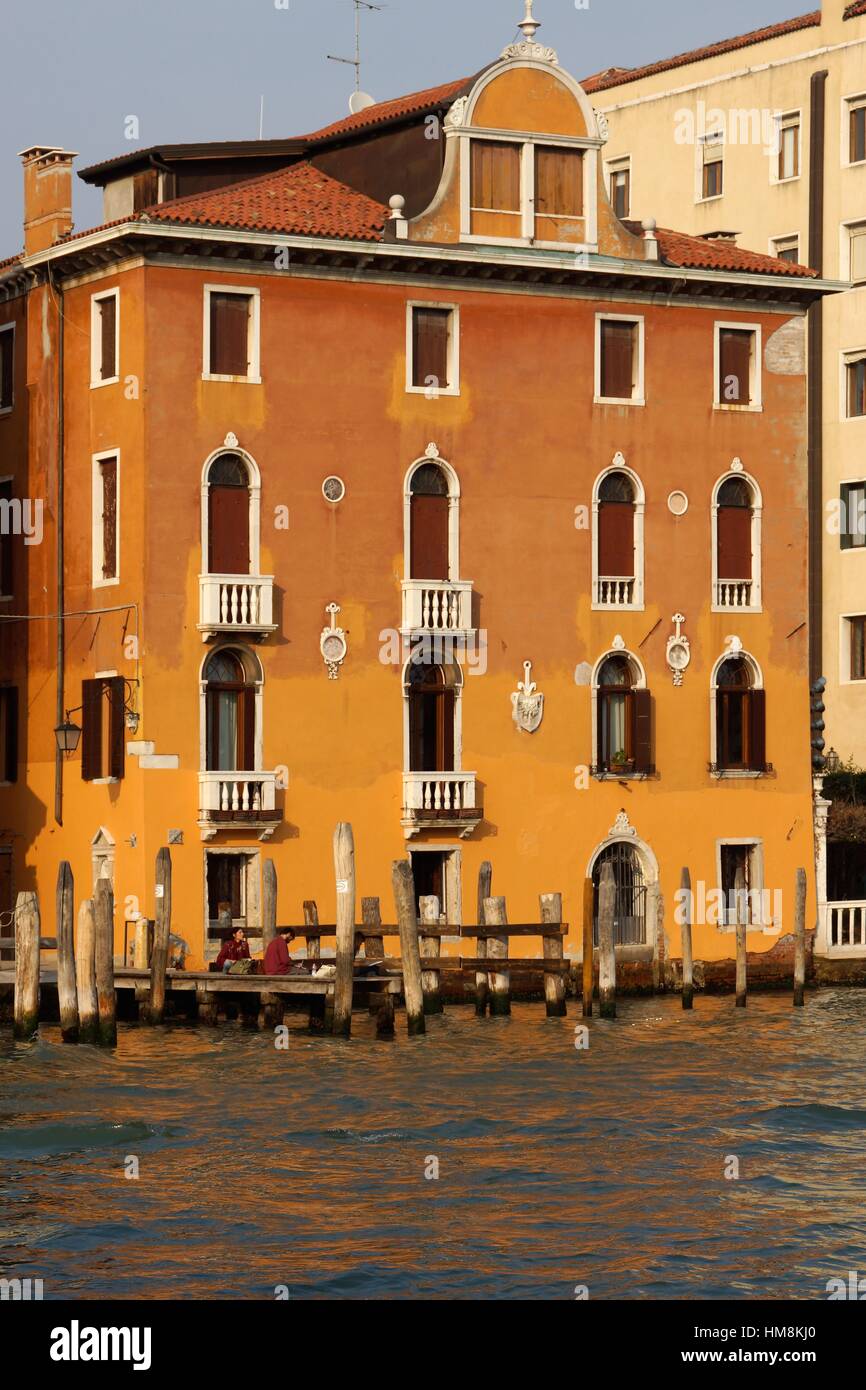 Venice (Italy). Housing in the Grand Canal in Venice Stock Photo - Alamy