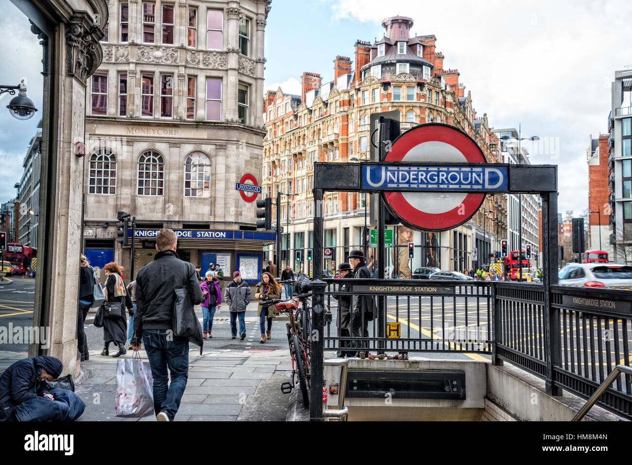Brompton Road, Knightsbridge, Entrance to London Underground Tube System,  Knightsbridge in the Background Stock Photo - Alamy