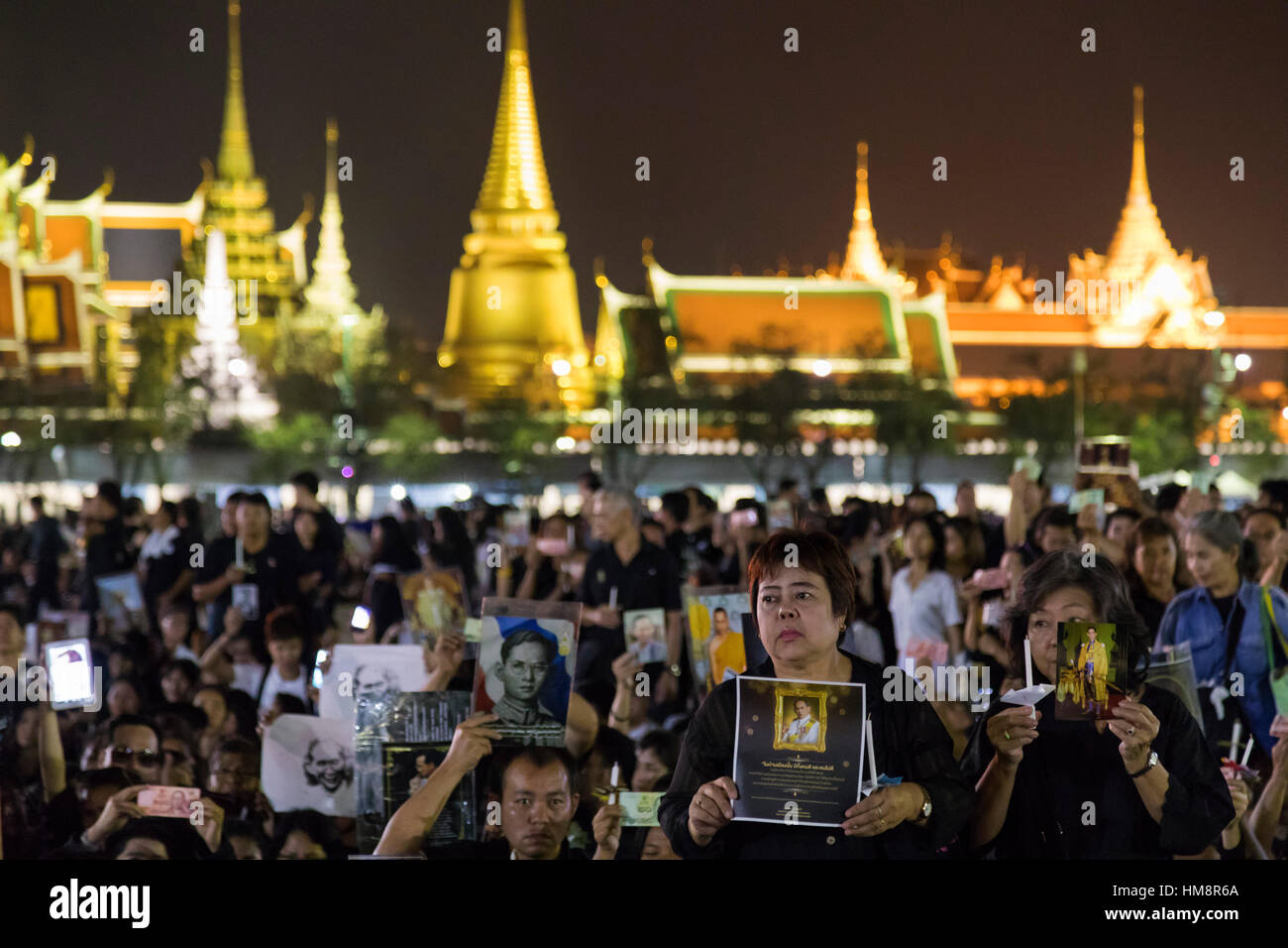 Mourners pay respects to late King Bhumibol Adulyadej, Sanam Luang, Grand Palace, Bangkok, Thailand Stock Photo