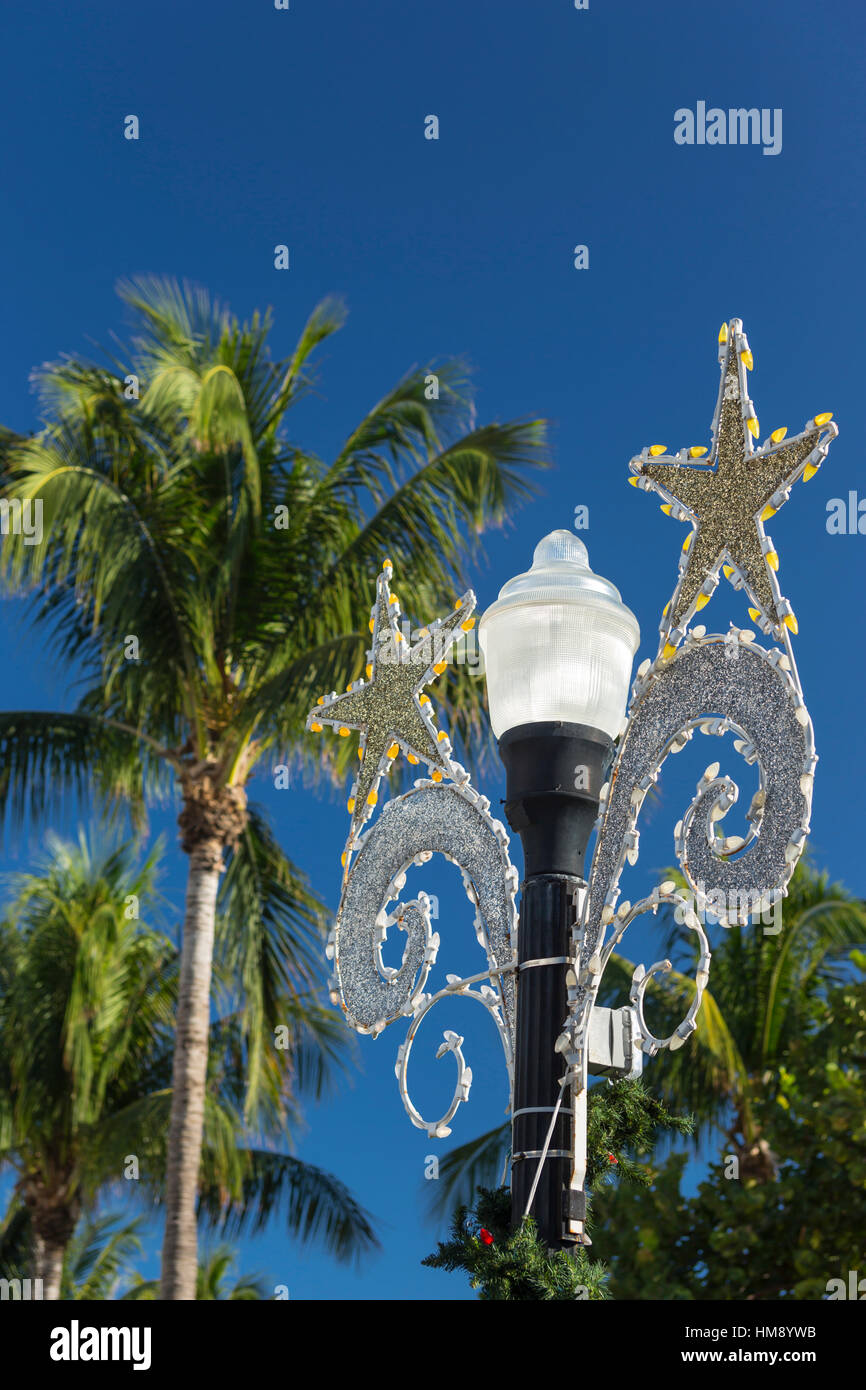 PALM TREES CHRISTMAS DECORATIONS STREET LAMP OCEAN DRIVE SOUTH BEACH