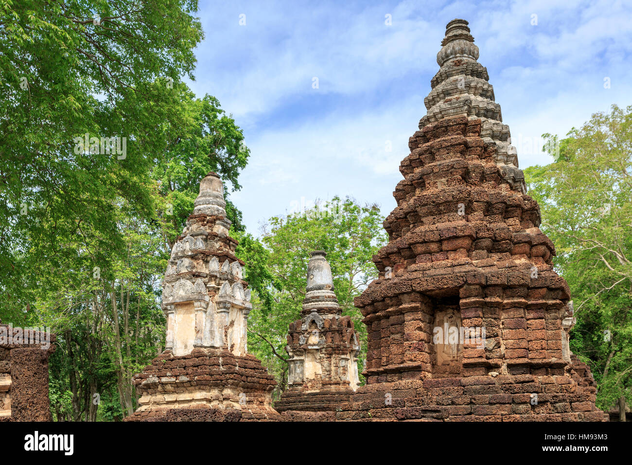 Buddhist chedis (stupas) and temple in Si Satchanalai Historical Park, Sukhothai, Thailand, Southeast Asia Stock Photo