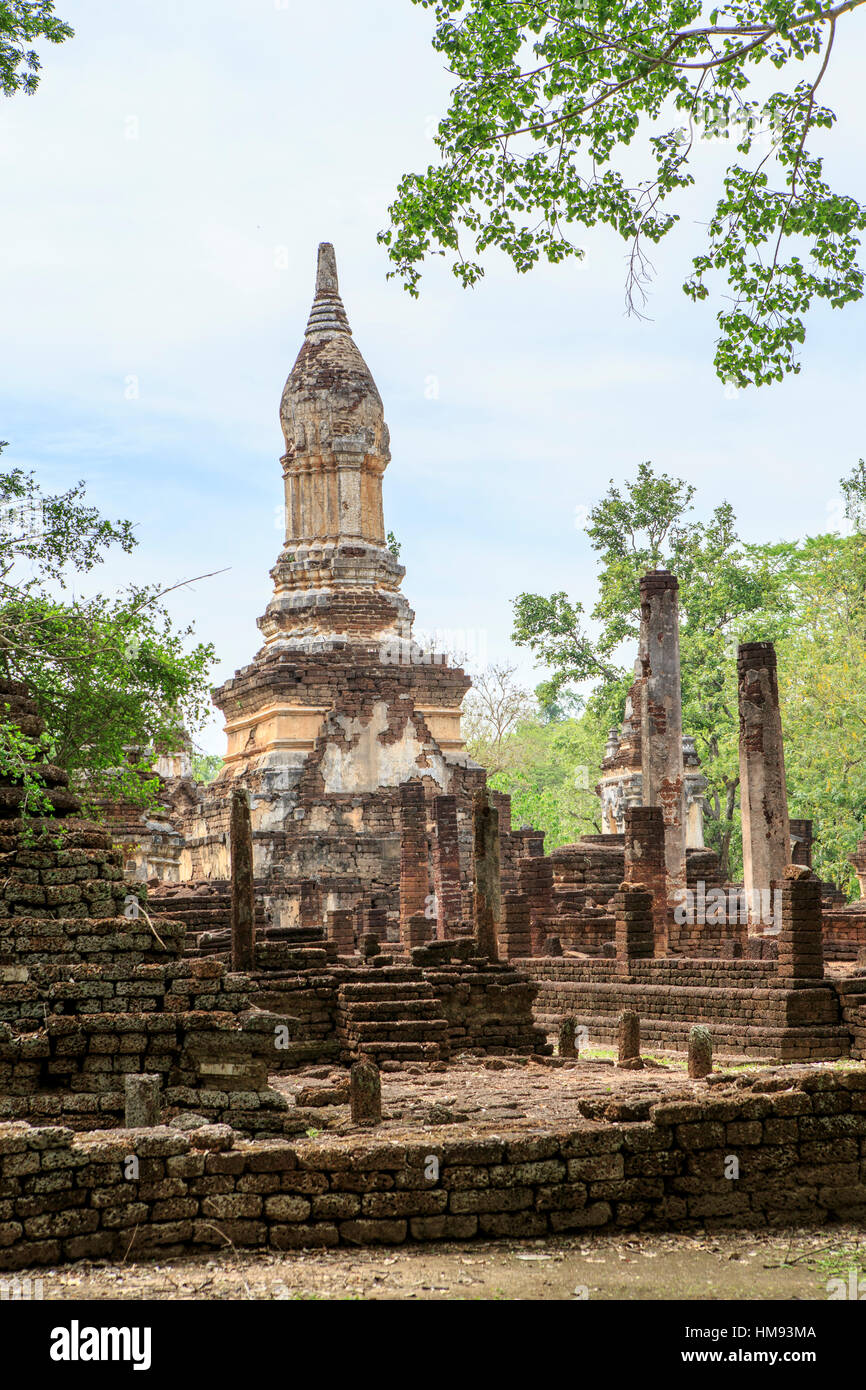 Buddhist chedi (stupa) and temple in Si Satchanalai Historical Park, Sukhothai, Thailand, Southeast Asia Stock Photo