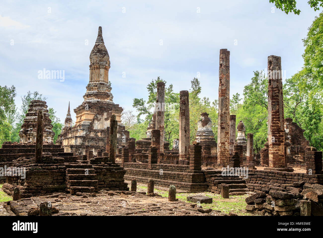 Buddhist chedi (stupa) and temple in Si Satchanalai Historical Park, Sukhothai, Thailand, Southeast Asia Stock Photo