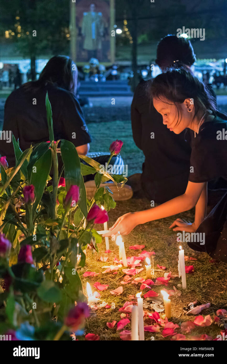 Mourners pay respects for late King Bhumibol Adulyadej, Sanam Luang, Bangkok, Thailand Stock Photo