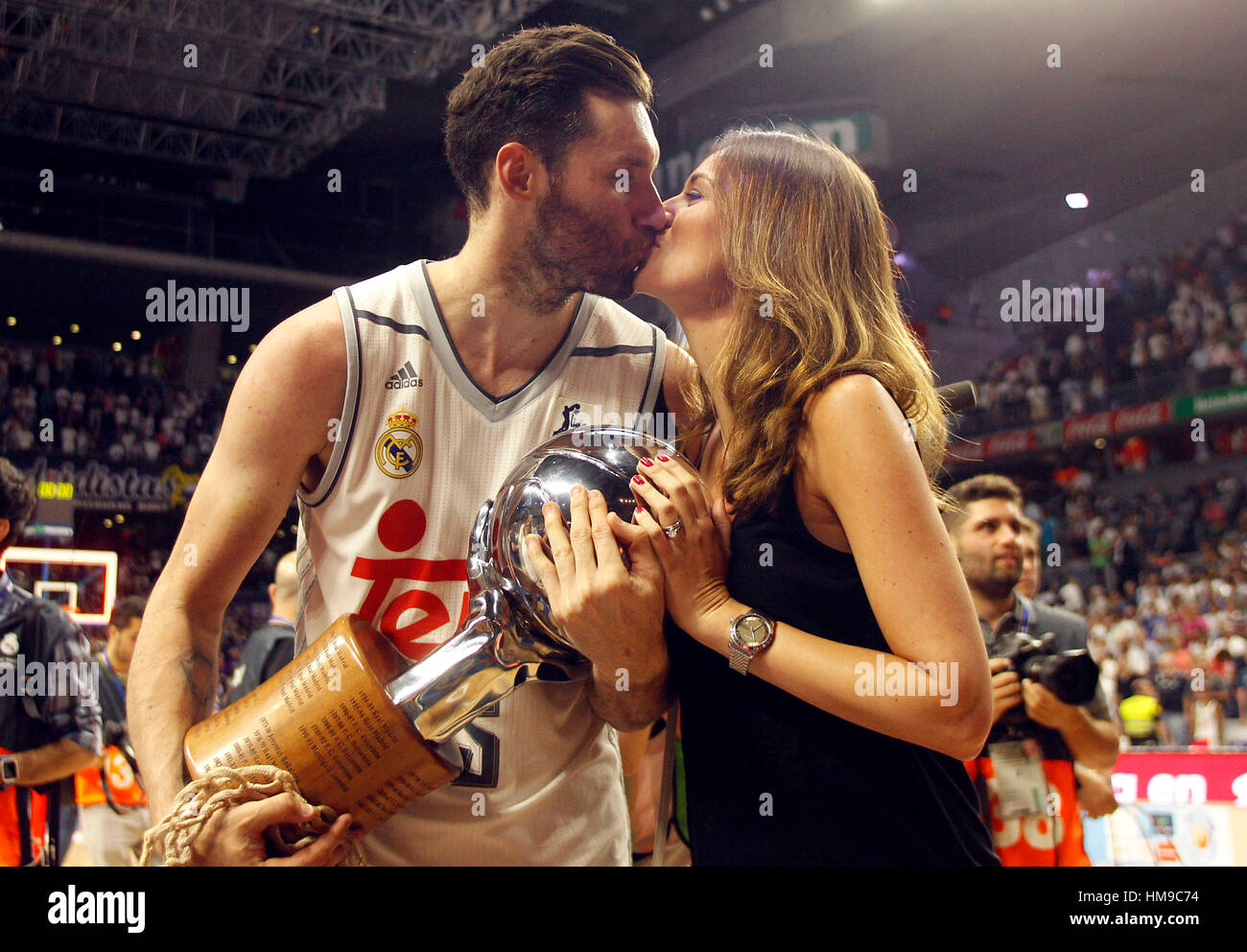 12 Rudy Fernandez And Helen Lindes Present Their Child To Media Stock  Photos, High-Res Pictures, and Images - Getty Images