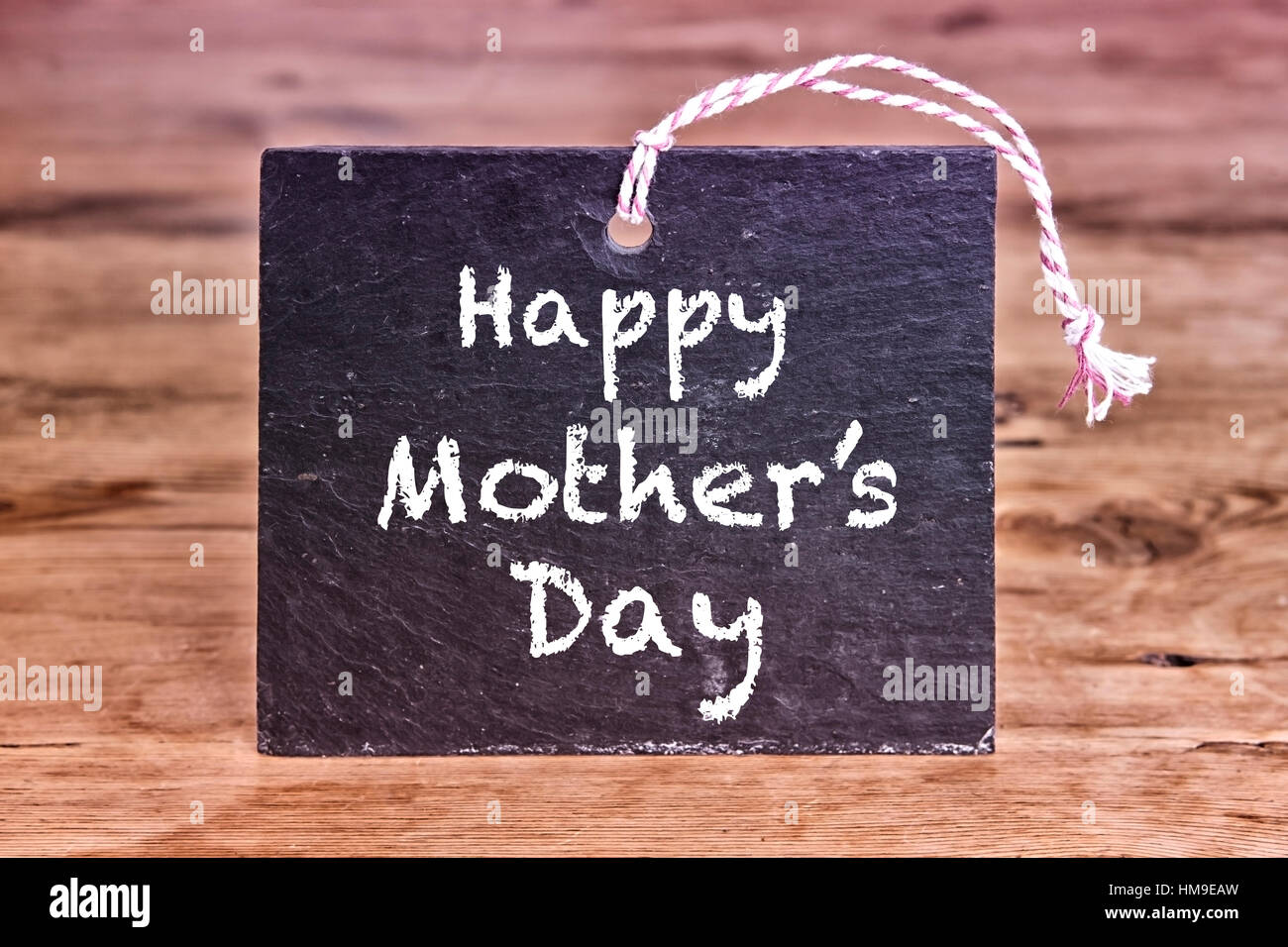 Happy Mothers Day written on chalk board on wooden table Stock Photo ...