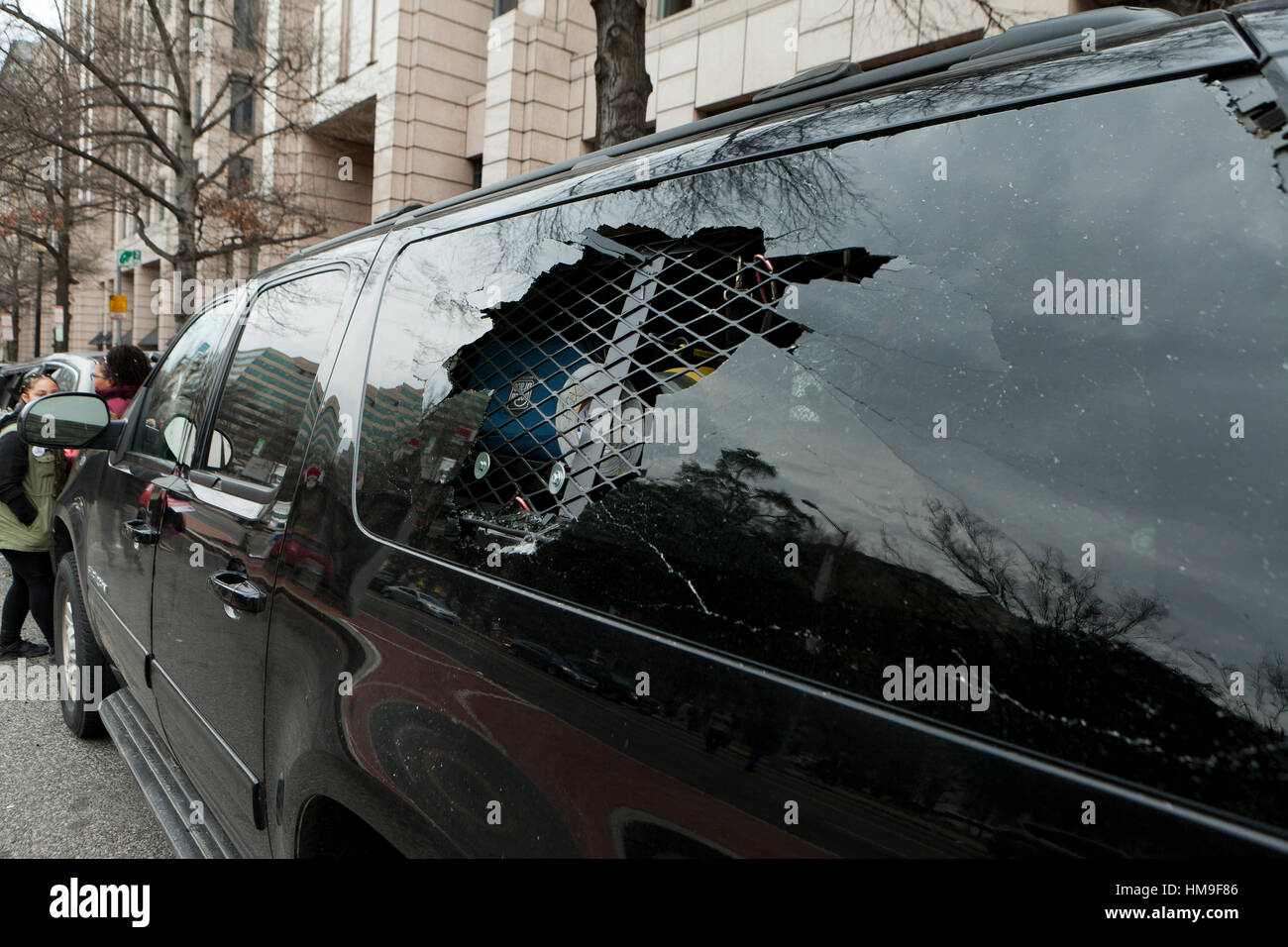 Broken car window hires stock photography and images Alamy