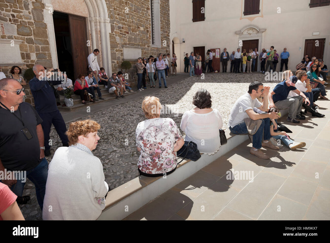 Large crowd outdoor concert hi-res stock photography and images - Alamy