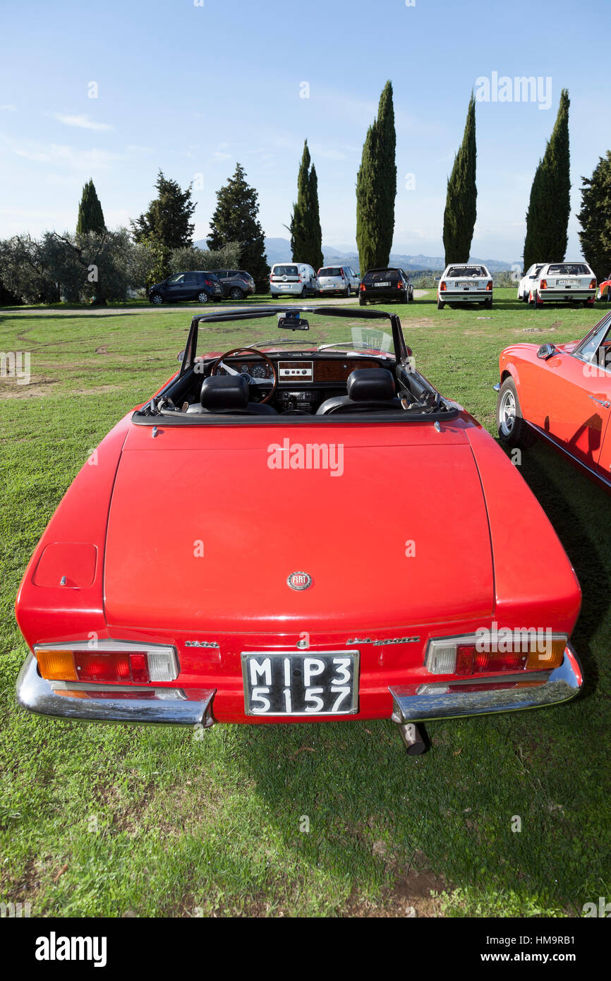 Fiat 124 Sport convertible, rear view Stock Photo - Alamy