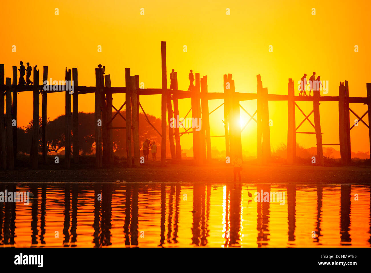 U bein bridge at sunset, Myanmar landmark in mandalay Stock Photo - Alamy