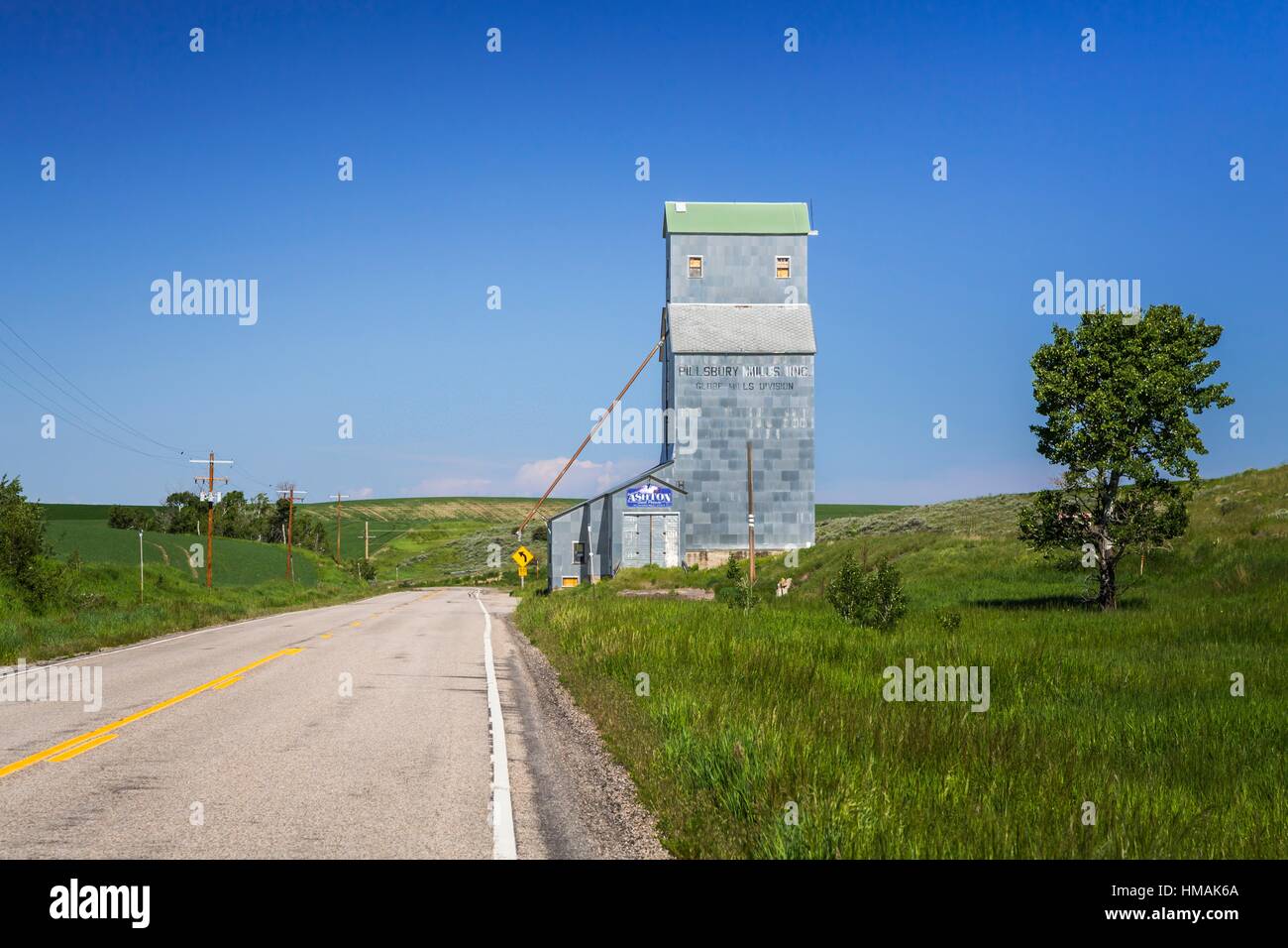 A Pilsbury Mills grain elevator in rural eastern Idaho, USA Stock Photo