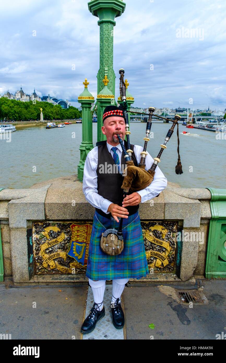 Scotsman playing the bagpipes in London Stock Photo Alamy