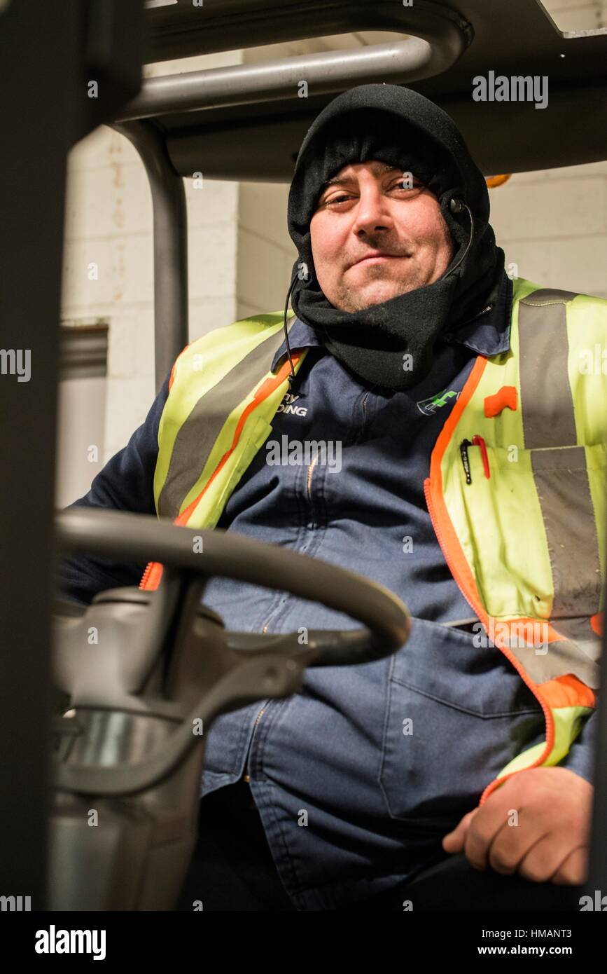 Living fish transport truck hires stock photography and images Alamy