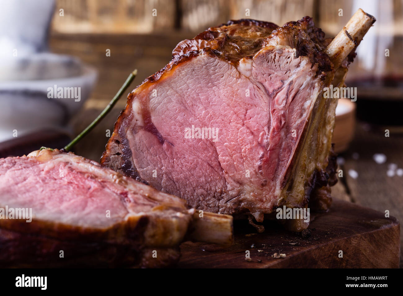 https://c8.alamy.com/comp/HMAWRT/homemade-bone-in-prime-rib-roast-HMAWRT.jpg