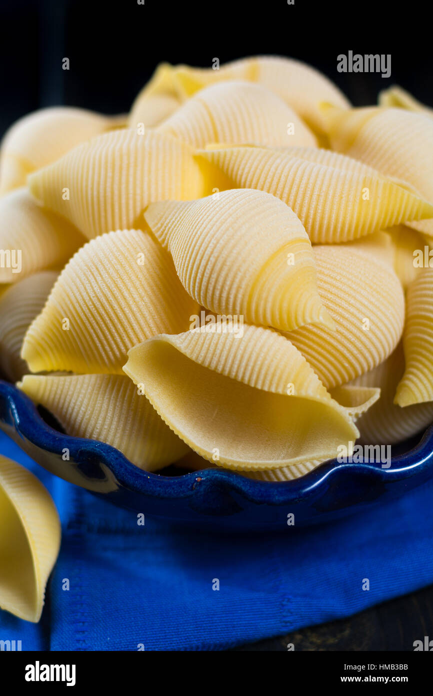 Big Italian pasta shells for stuffing, uncooked Stock Photo Alamy