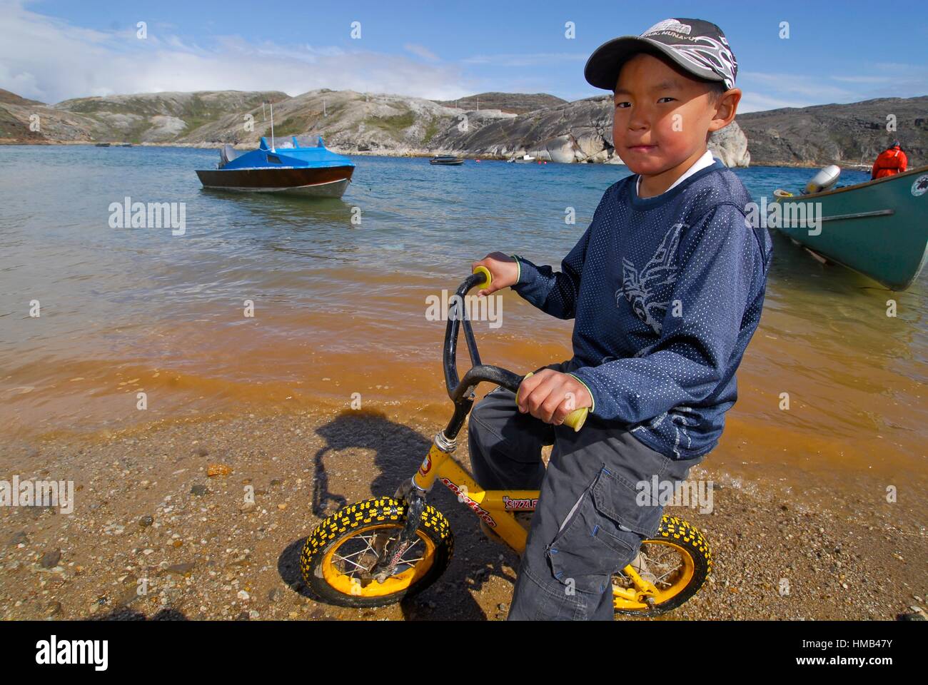 Local inuit children, The fishing community of Kimmirut Stock Photo Alamy